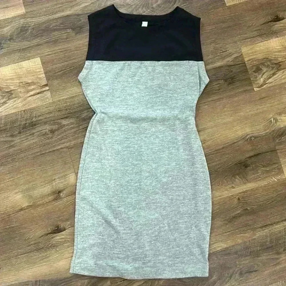 Lole Dresses & Skirts - Lole Black/Gray Sporty Style Dress with front pocket and elastic waist. Stretchy